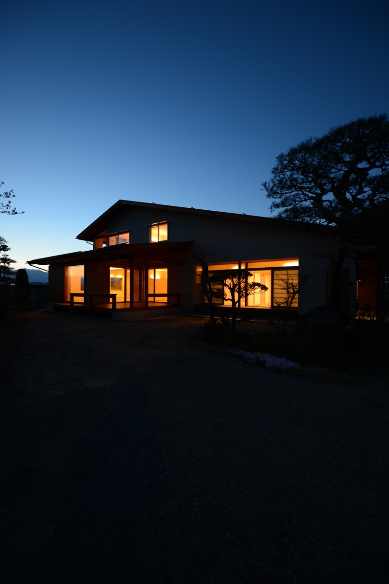 里山辺の家(松本市)－外観夕景