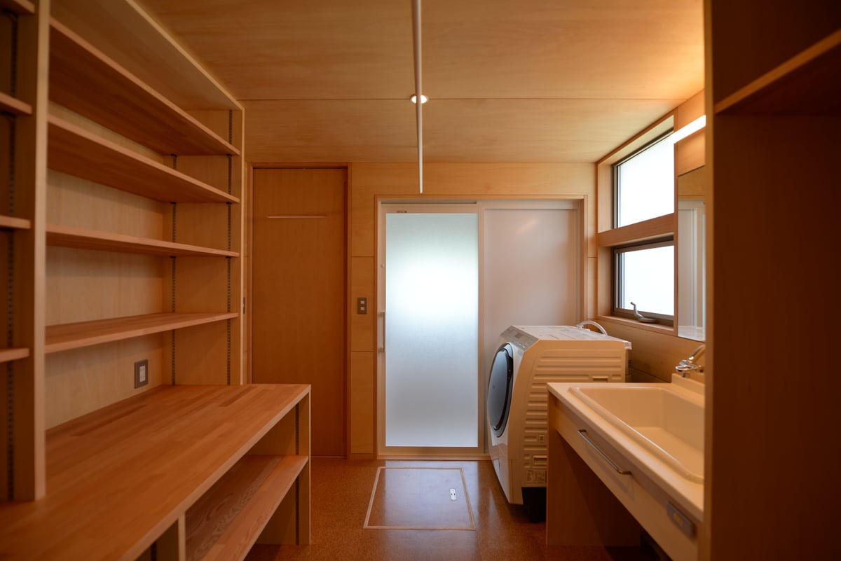 梓川の家Ⅲ　（洗面脱衣洗濯室）