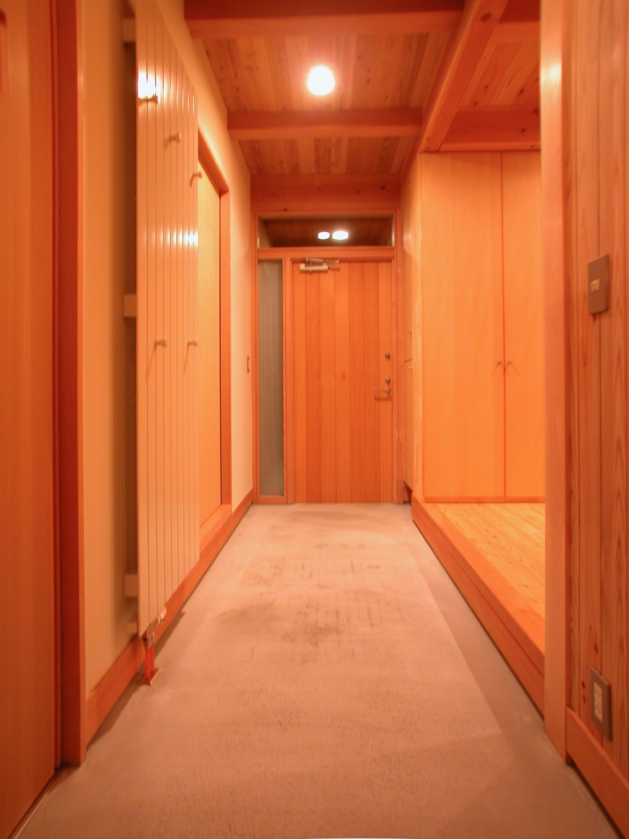 梓川の家Ⅰ(松本市)－玄関通り土間