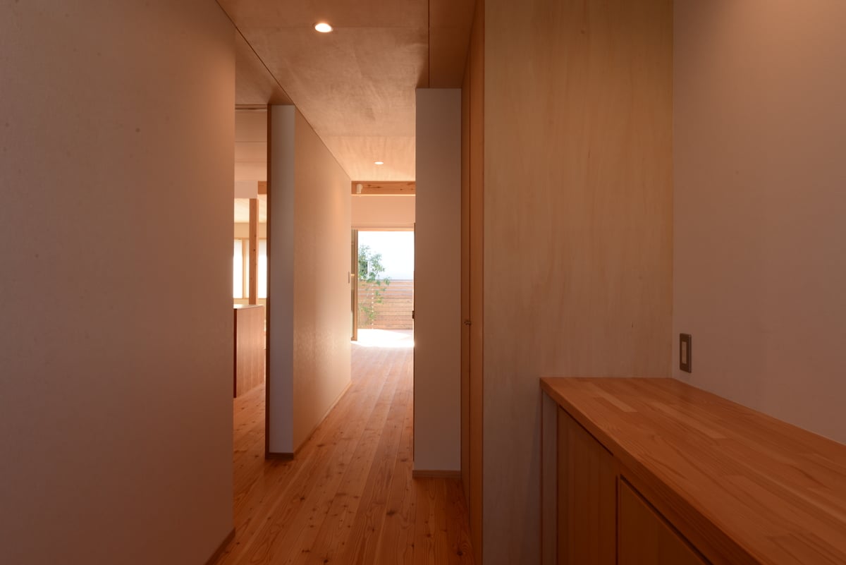 伊那の家Ⅰ（ホールから居間）