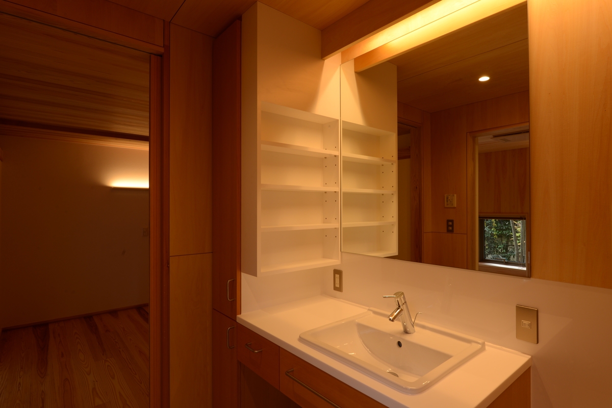 吉田の家(長野市)・リノベーション｜洗面脱衣室～寝室
