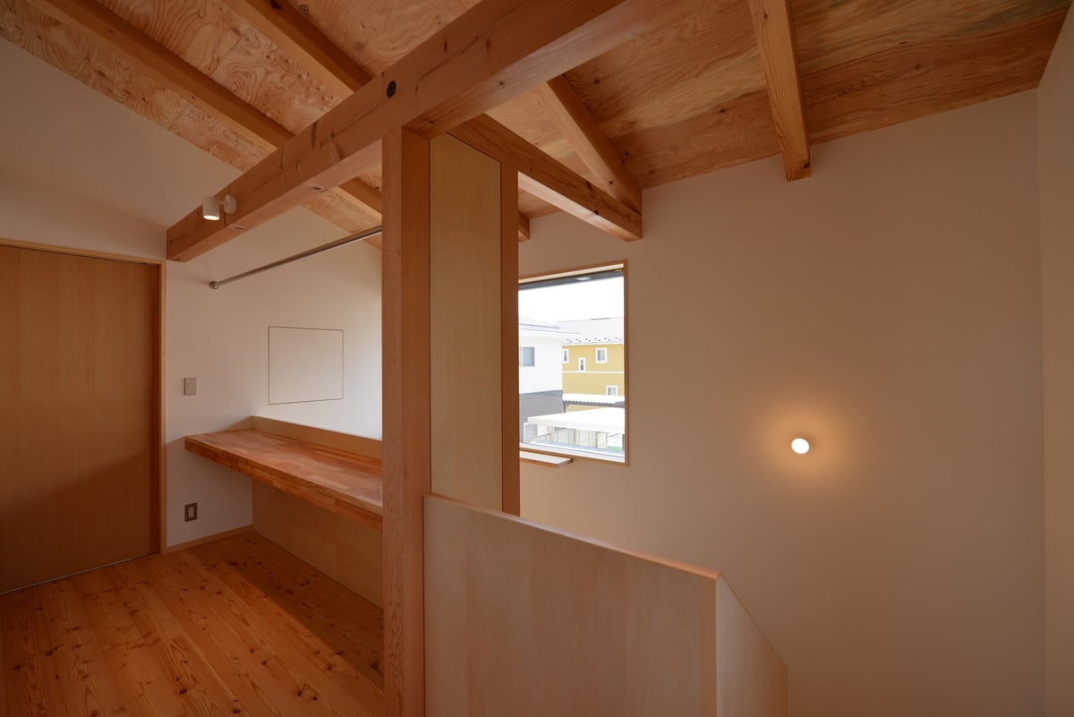 大町の家Ⅱ（大町市）２階廊下（物干し場）