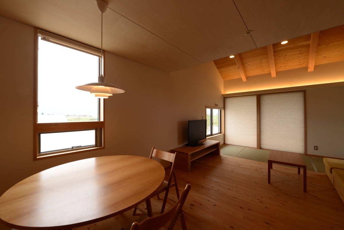 島立の家Ⅱ（松本市）食堂～居間