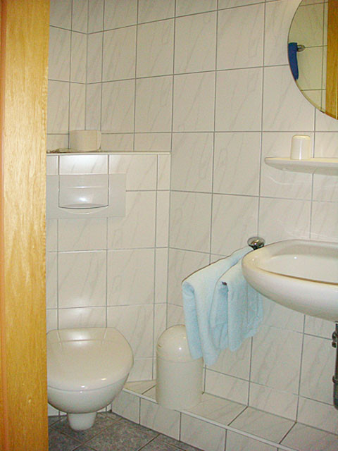 Badezimmer mit WC ...