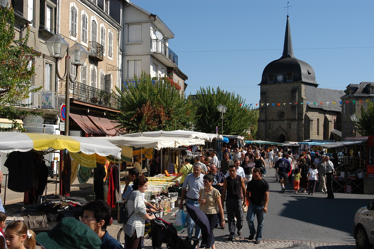 Marché Place de la République Objat (19)