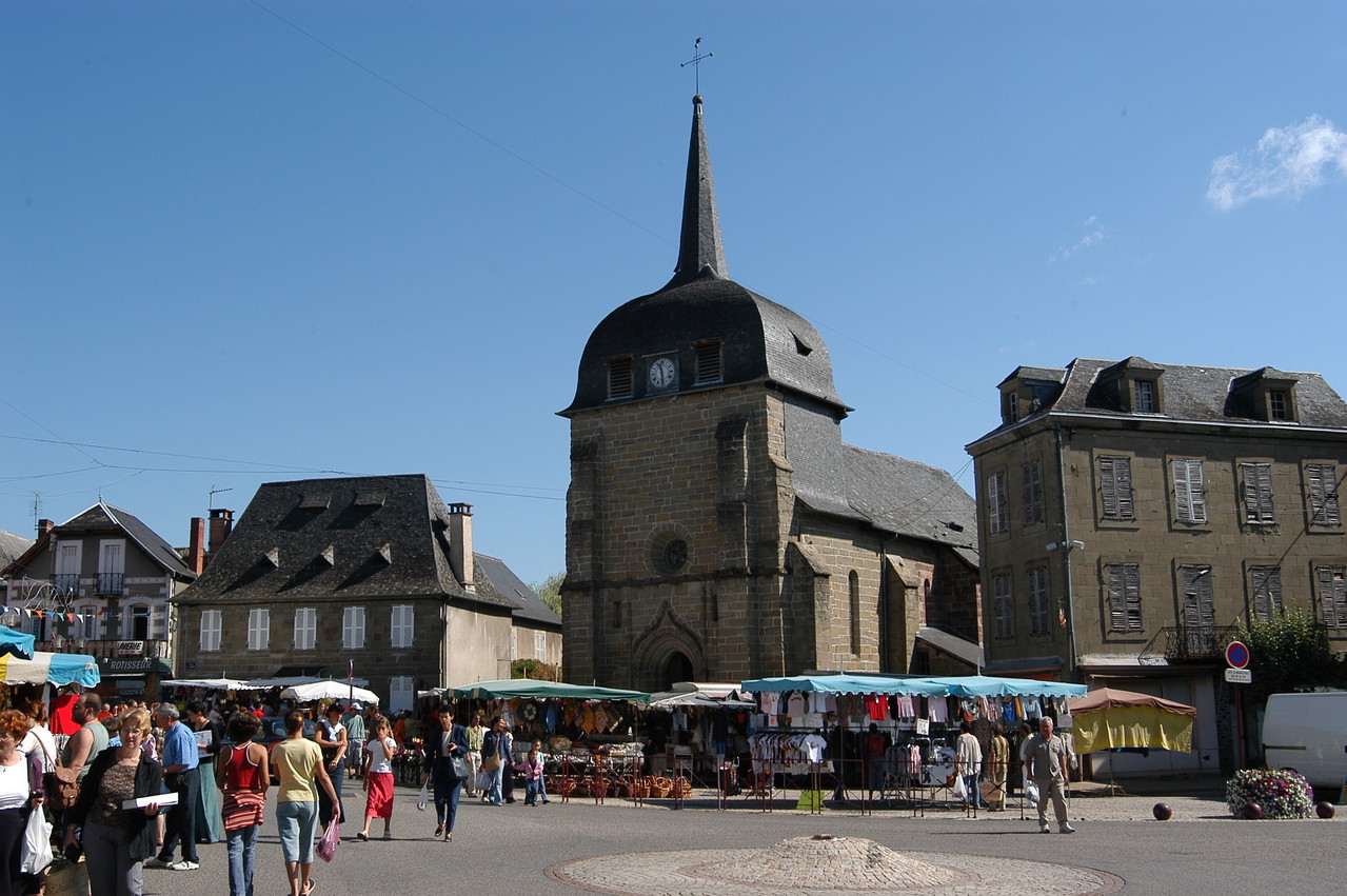 Marché Place de l'Eglise Objat (19)