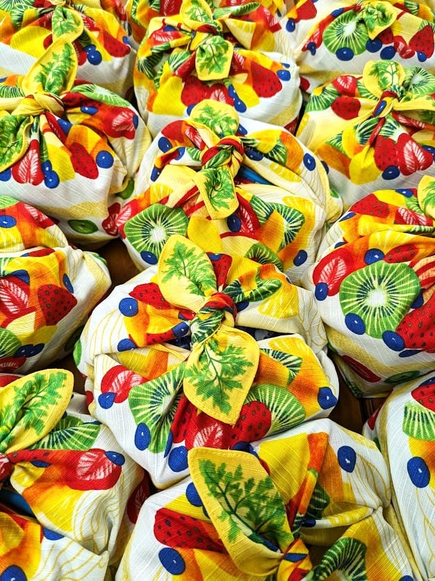 受験シーズン 合格の祈りを込めて風呂敷を包む