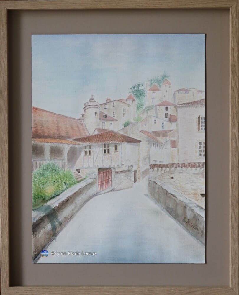 Entrée du village,chemin et maison ancienne. 