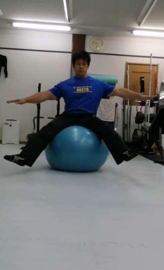 バランスボールに座る！　　前に覚えておいて