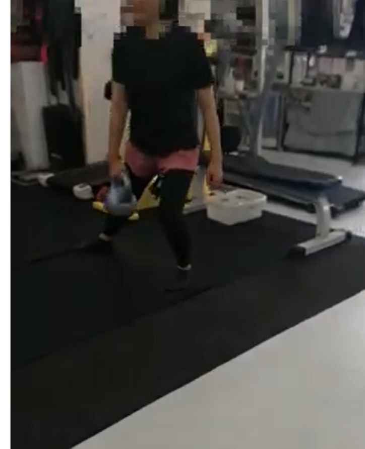 ラテラルスクワット　　　先日のお客様