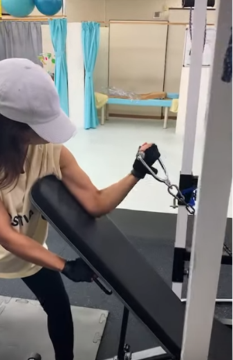 筋トレ女子　　力こぶ！