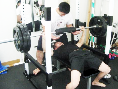 バーベルを使用したウエイトトレーニング