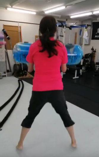 ウォーターバッグスクワットジャンプ