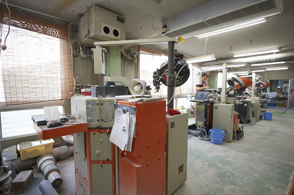 ITALIAN MADE BUTTON MAKING MACHINE (LATEST TYPE)