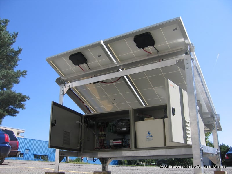 Off-Grid-Solarsystem für netzunabhängige Stromversorgung in den Vereinigten Arabischen Emiraten – robuste Energielösung für extreme Klimabedingungen.