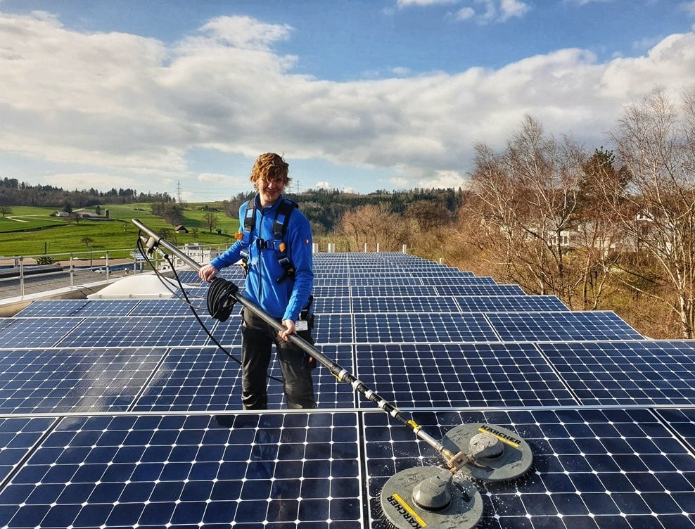 Professionelle Reinigung von Solaranlagen in Hedingen bei Affoltern am Albis – für mehr Ertrag und langfristige Effizienz.