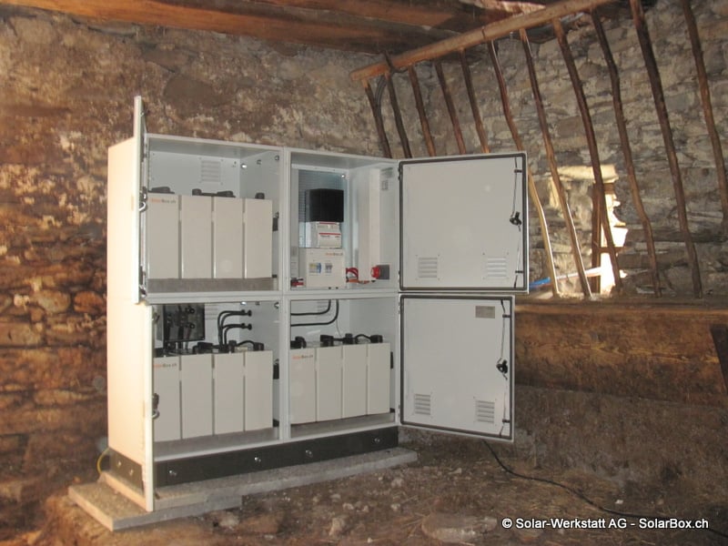 Autarke Solaranlage mit Batteriespeicher für eine Alp im Wallis – netzunabhängige Stromversorgung durch die Solar-Werkstatt AG.