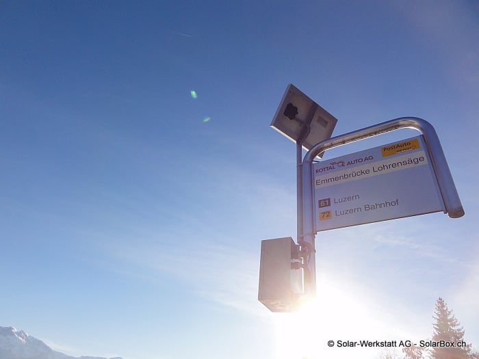 Solarbetriebene Inselanlage für Bushaltestelle in Luzern – netzunabhängige Beleuchtungslösung für den öffentlichen Verkehr.