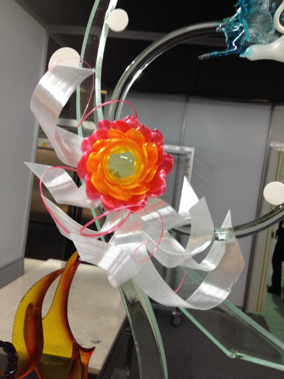 Detailansicht der Blumen und Bänder