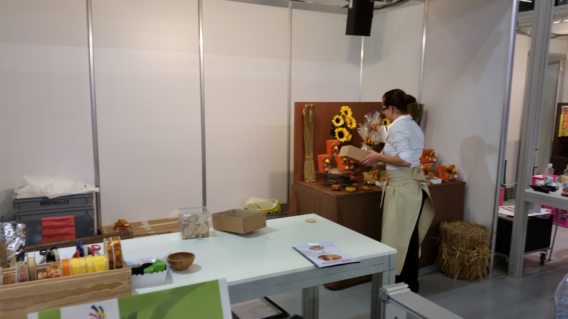 Die Warenpräsentation vorbereiten.