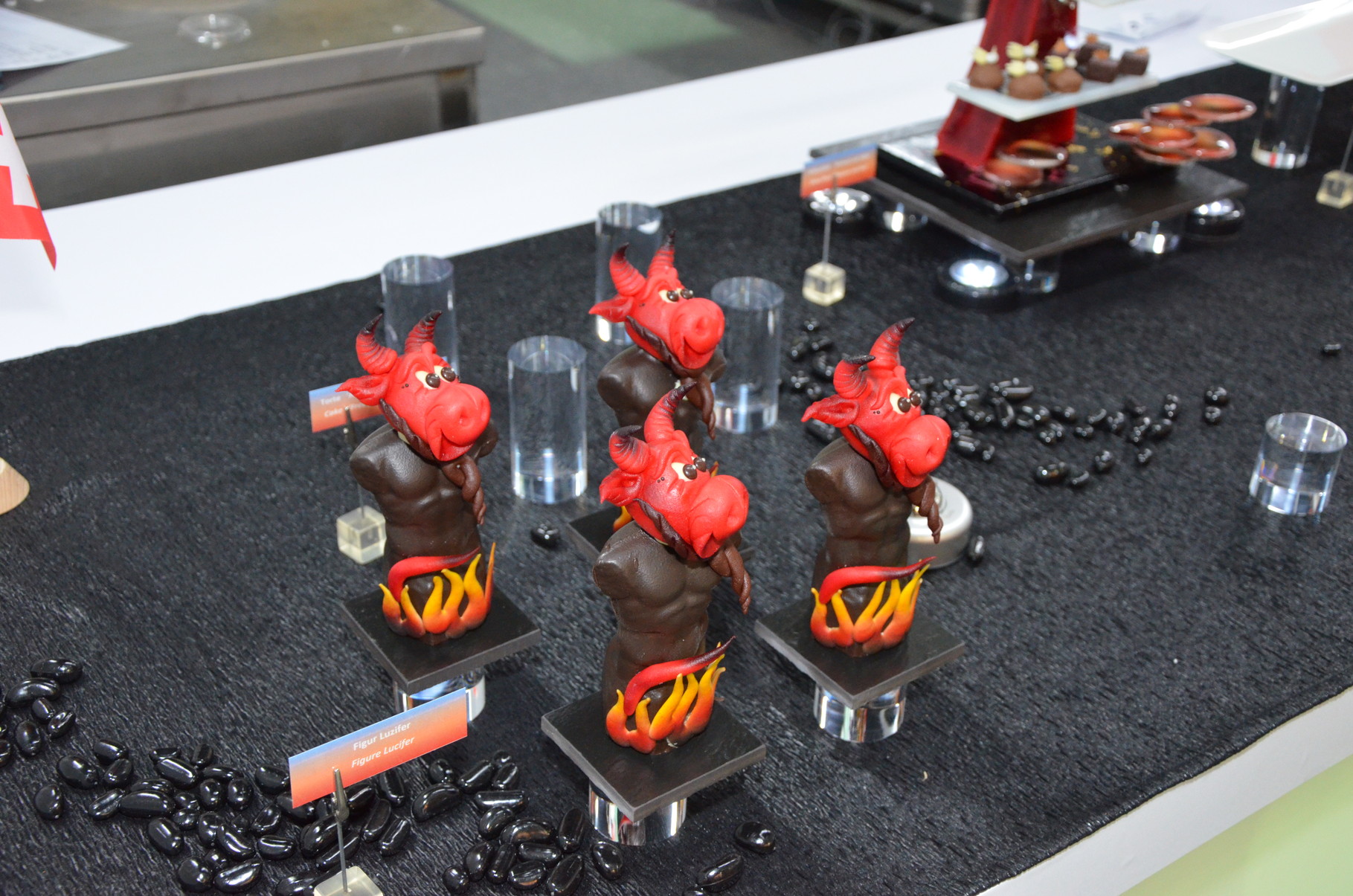 Marzipanfigur zum Thema Himmel und Hölle