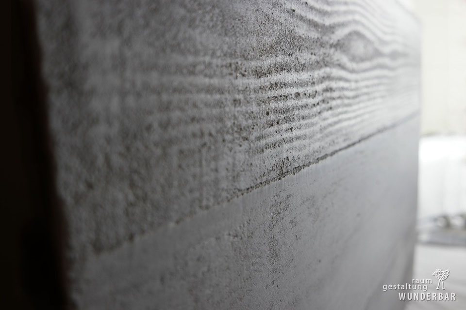 Schalenbeton fürs Wohnzimmer mit natürlichem Kalk - Manufaktur Wunderbar #oberflächenveredelung #kalk #beton #wohnzimmer #handarbeit #kunsthandwerk #lebewunderbar #zurich