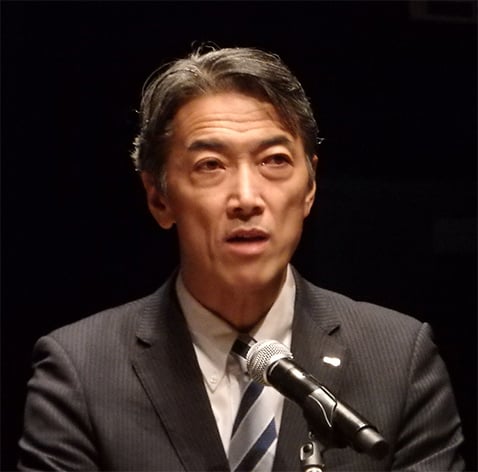 説明する明治の萩原部長