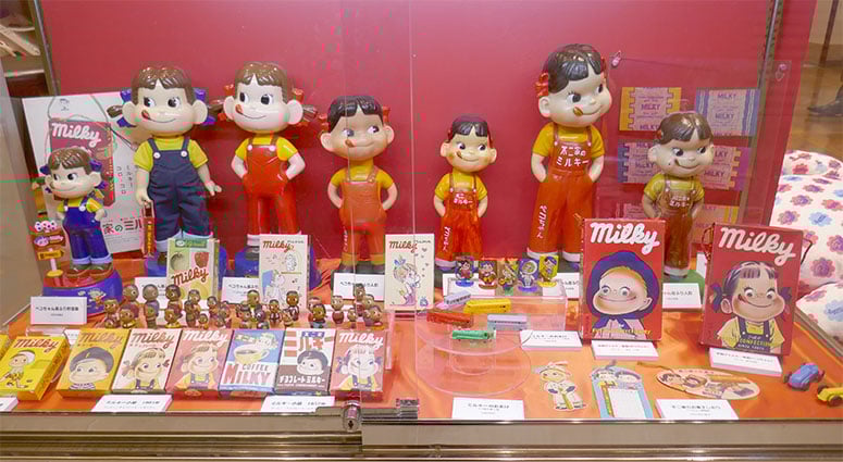 「ミルキー」発売当時のパッケージなど 