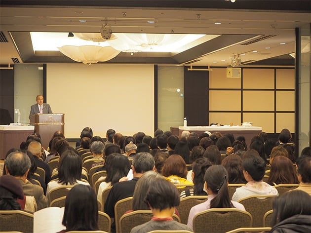 会場は多くに来場者で埋め尽くされた