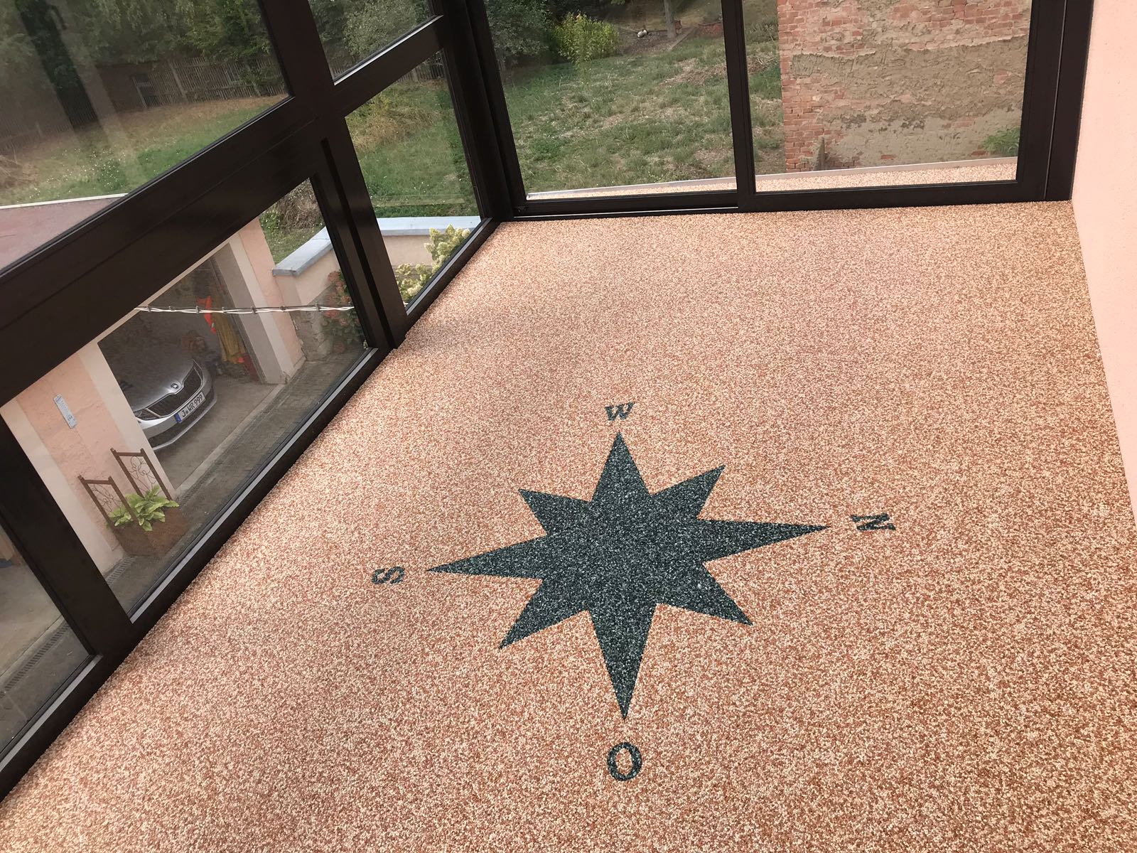 ein schöner Belag in rosé bei Jena mit Windrose und FBH