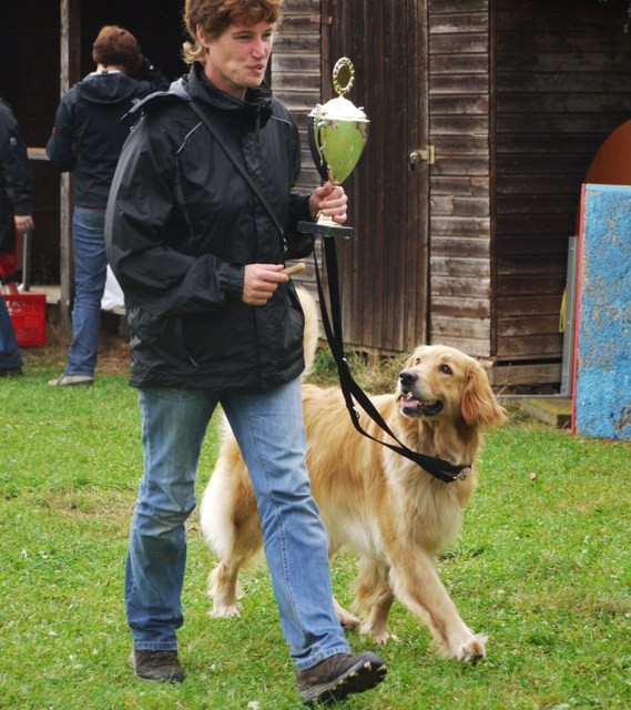 V1, schönste Hündin und BOB (Best of Breed)