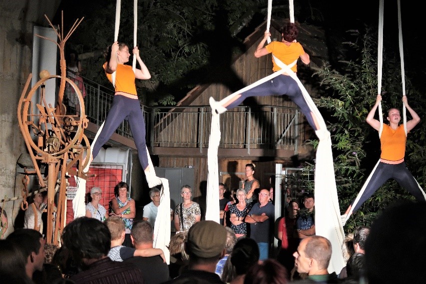 Atemberaubend die Akrobatik-Show der Herznacher Turnerinnen und Turner am Silo.