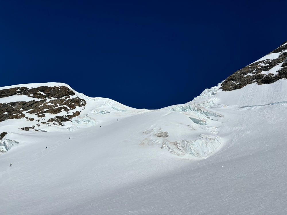 Abfahrt durch den Äbni Fluä Firn
