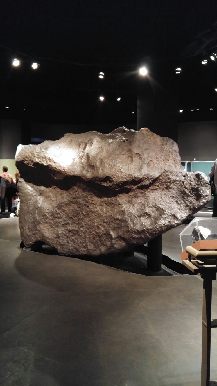 Meteorit Ahnighito (Gewicht 34 Tonnen). American Museum of Natural History