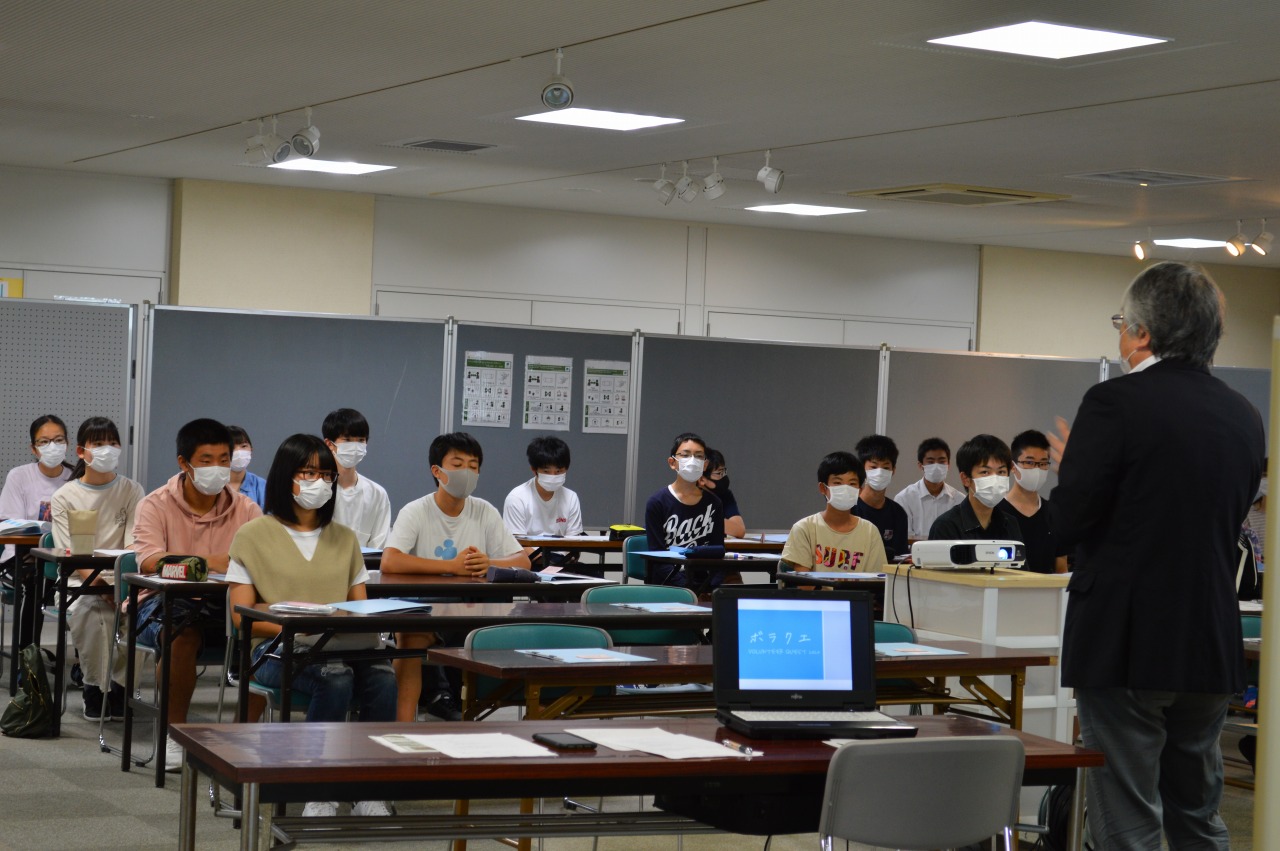 開校式スタート!今中センター長の挨拶