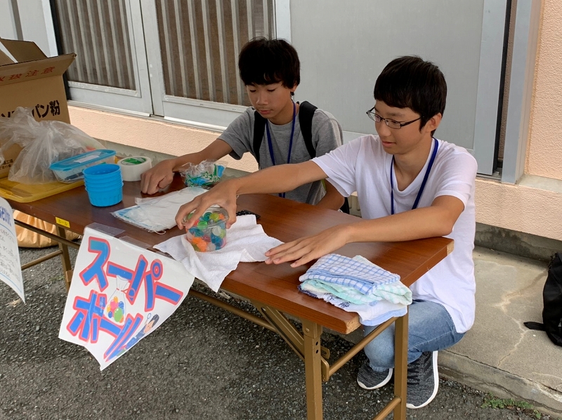 スーパーボールすくいの準備中