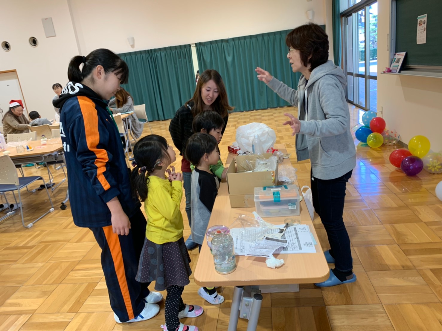 中に入れるスパンコールを選びます！