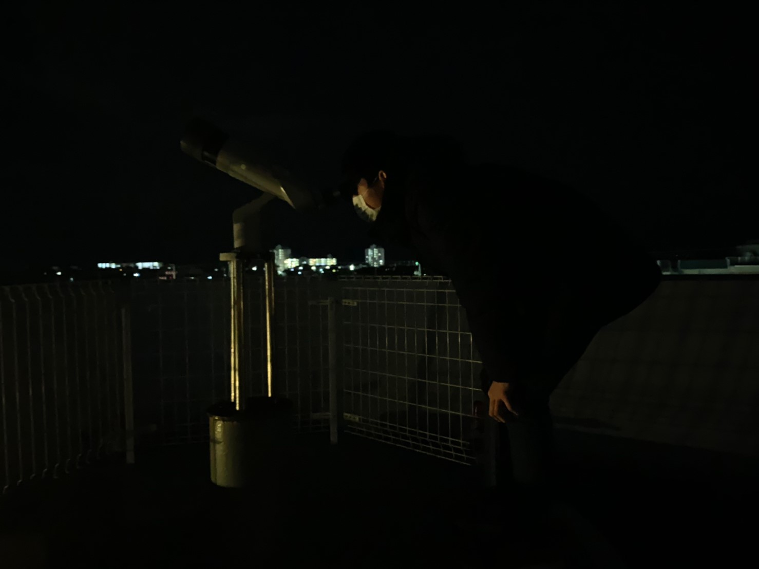 「すばる」をうつす望遠鏡