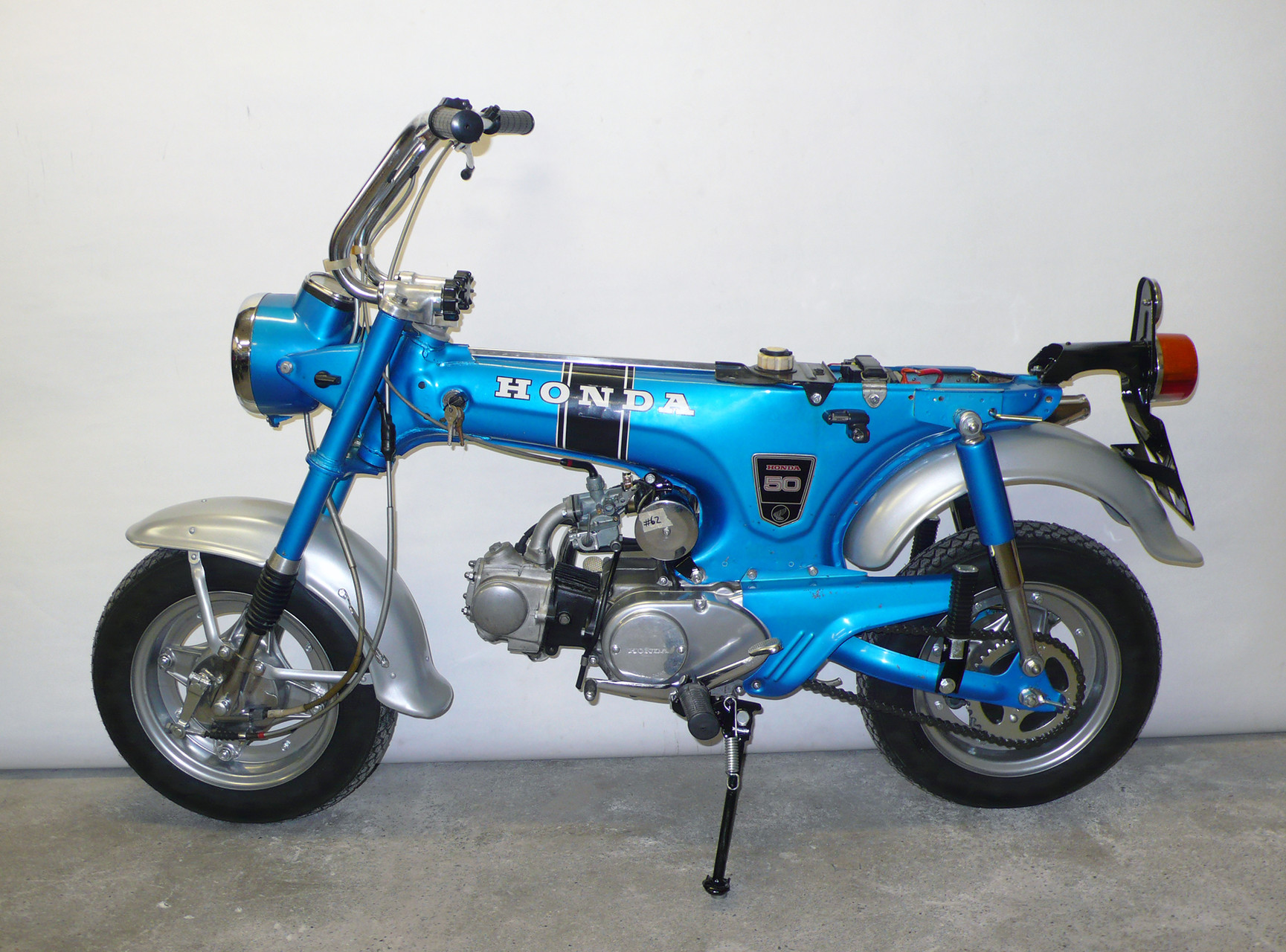 Stehen kann sie schon wieder.