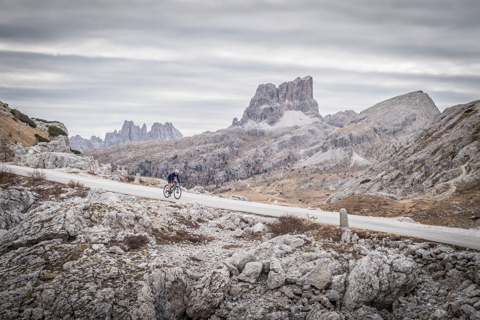 Volkswagen R Gravelbike Experience - die Alpenüberquerung für Abenteurer und Genussbiker