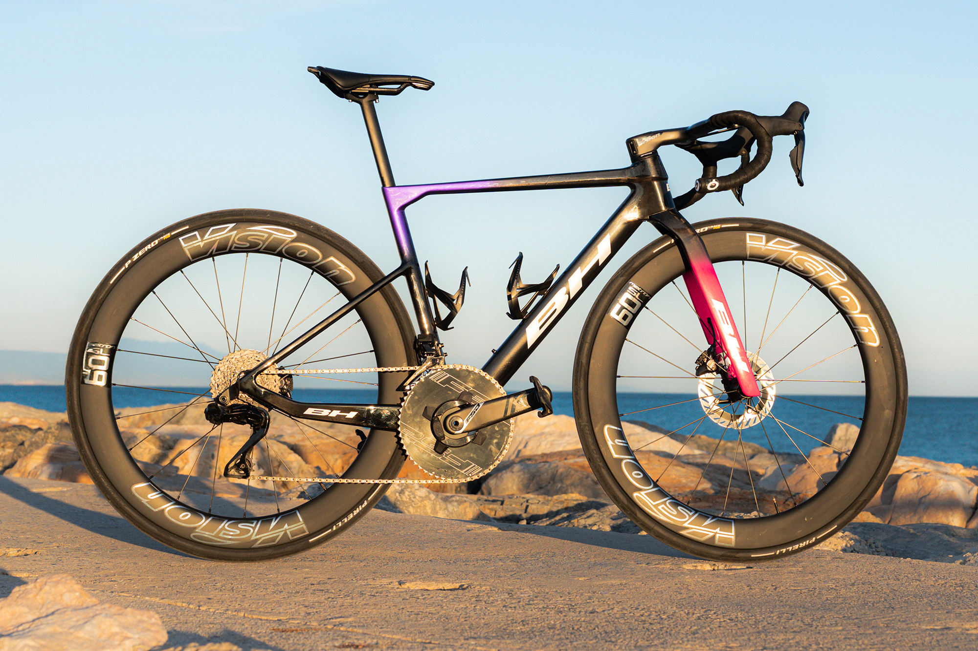 Neue Farben für das BH Ultralight des Teams Burgos Burpellet BH 2026