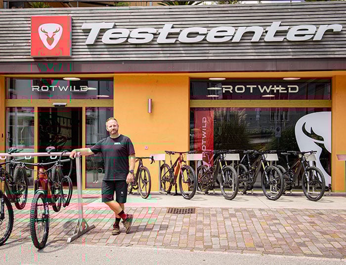 Mehr als nur Testen: ROTWILD schafft mit neuem Shop in Torbole ein Markenerlebnis