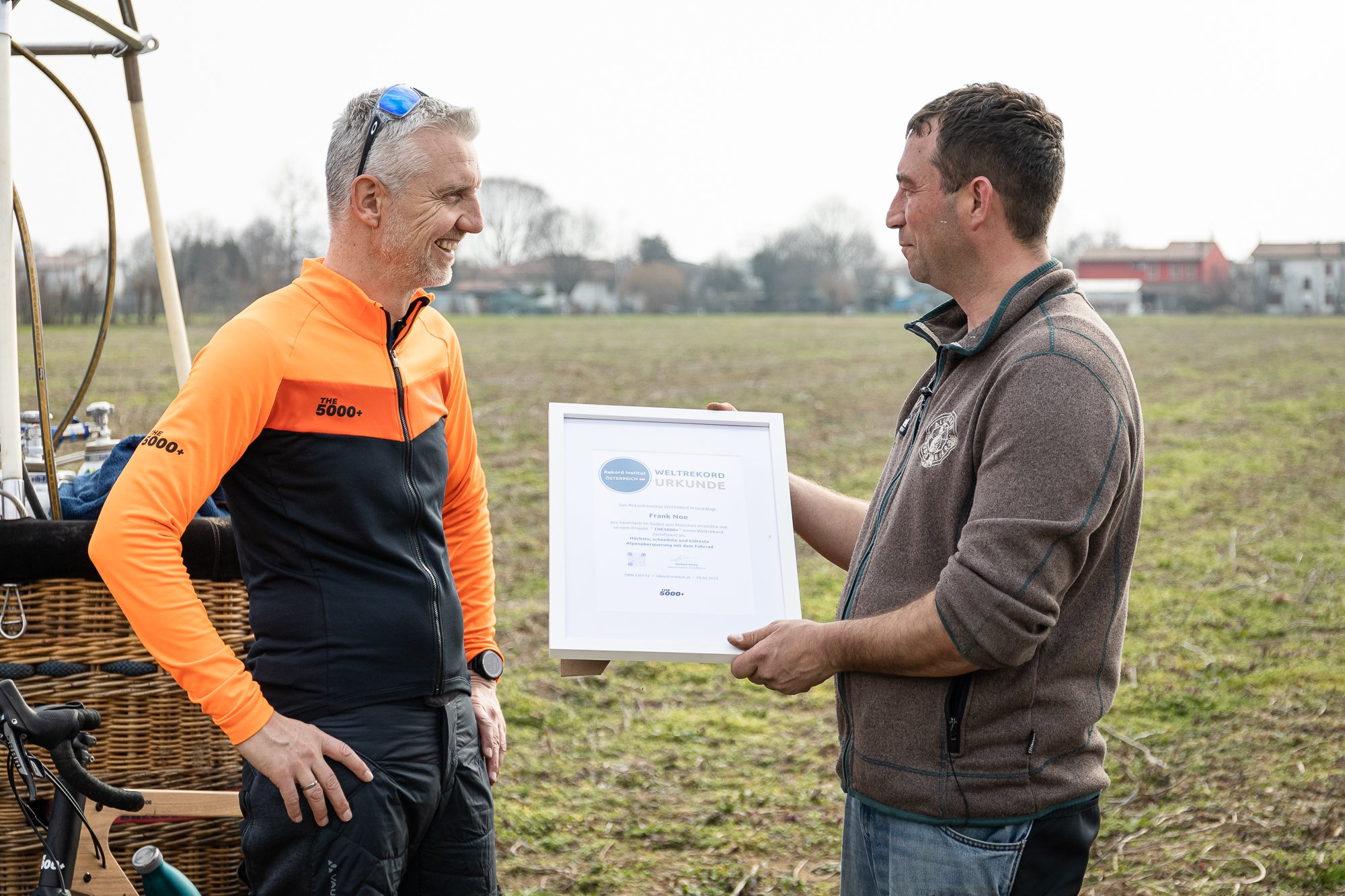 THE5000+: Frank Noe radelt in luftiger Höhe über die Alpen und stellt einen Weltrekord auf
