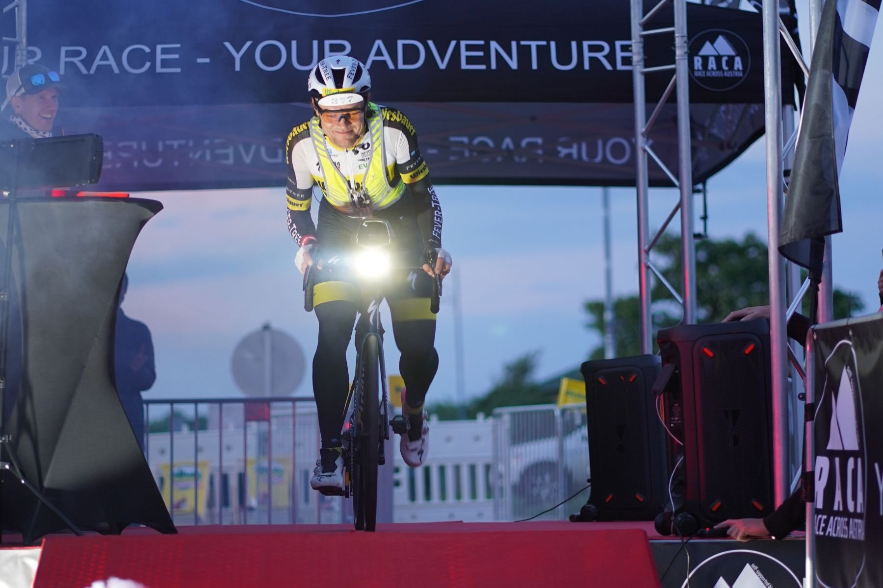 Strasser bricht nach Sturz das RACA-Rennen ab