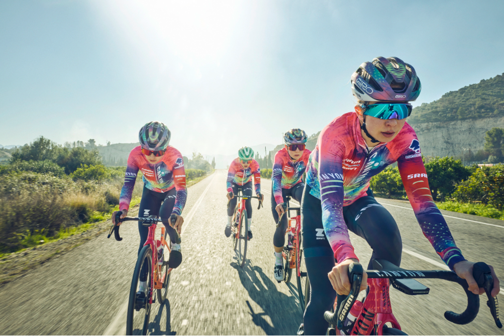 Ergonomie für Profis und Amateure: Ergon verlängert Zusammenarbeit mit Top-Radteam bis 2028