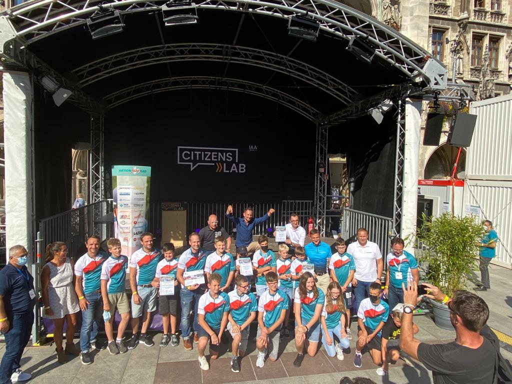 Preisverleihung auf der IAA Mobility: „Deutschlands fahrradfdreundlichste Schule“