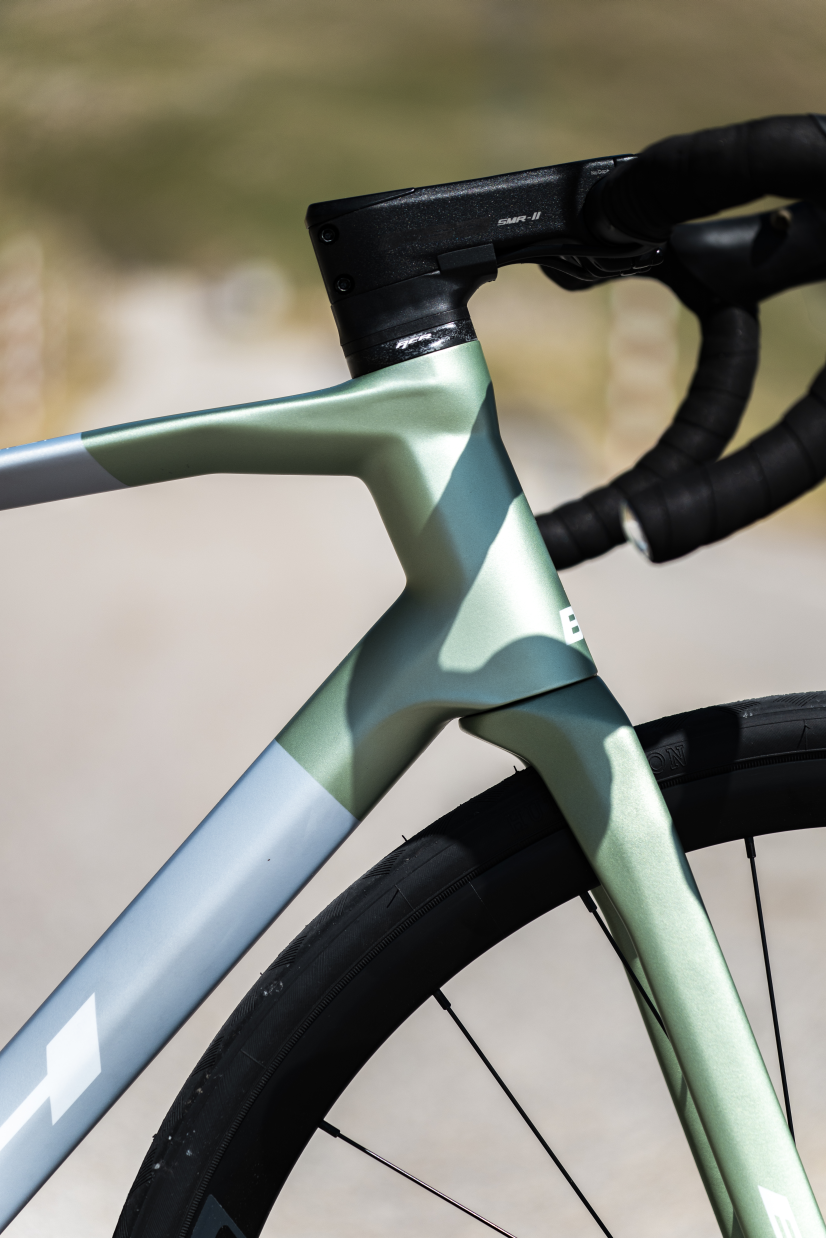 Die interne Kabelführung sorgt für einen sauberen und aerodynamischen Rahmen © BH Bikes