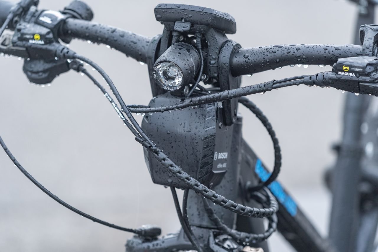 DEKRA-Expertentipp: Sicher auf dem Fahrrad im Herbst und Winter