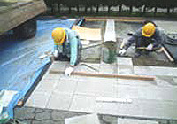 洗い出し平板舗装作業