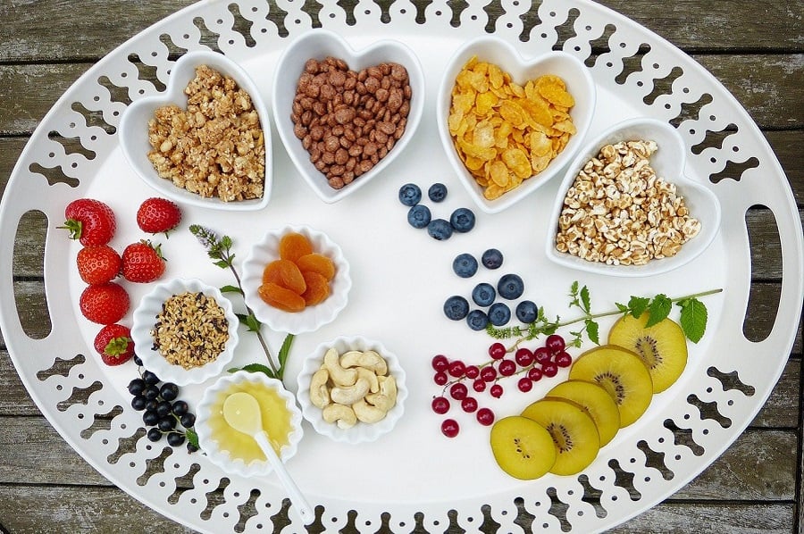 ダイエットにはおなか八分目の食事習慣を！